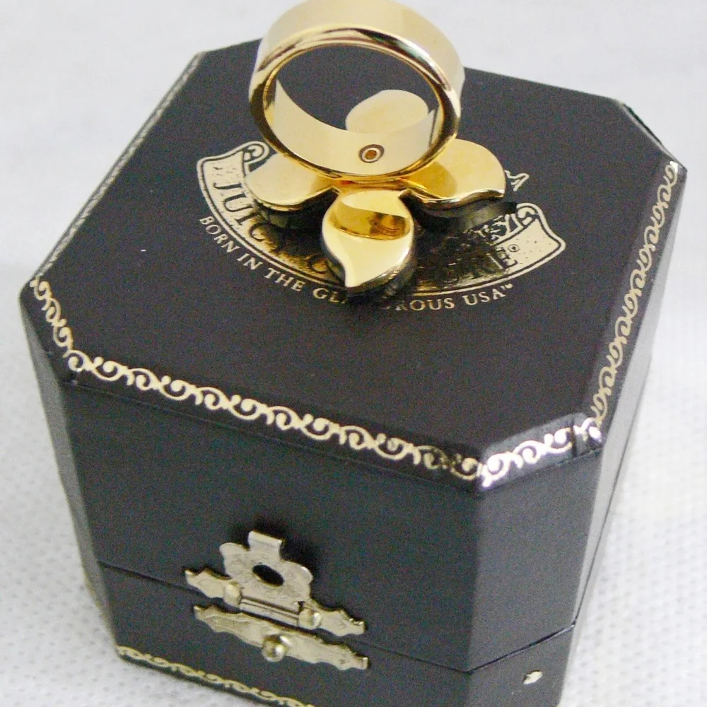 New  Original Juicy Couture Gold Wooden Flower Cocktail Ring